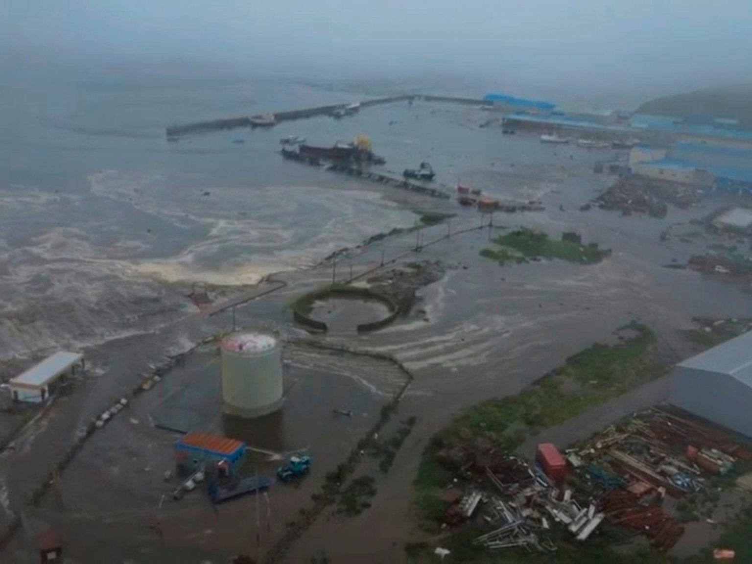 عمليات إخلاء بدول الهادي بعد زلزال كامتشاتكا وأمواج تسونامي تصل هاواي