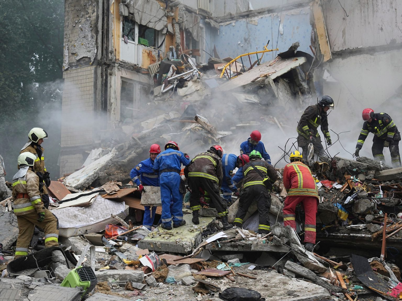 قتلى بقصف روسي على كييف وموسكو تعلن السيطرة على مدينة أوكرانية