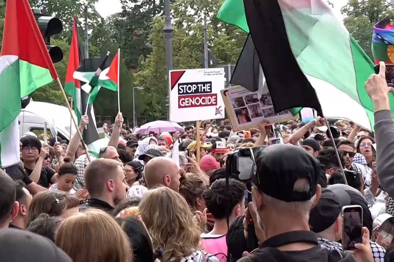 مظاهرات في برلين من شاشة الجزيرة