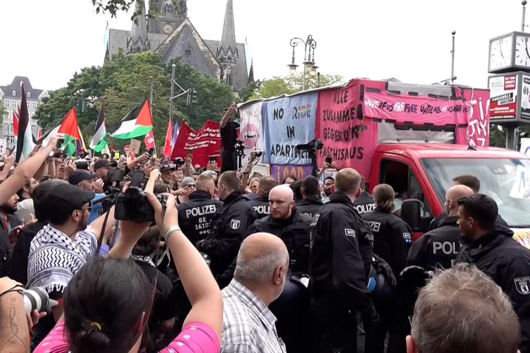 مظاهرات في برلين من شاشة الجزيرة