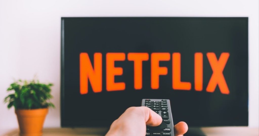 سعيا للحاق بـِيوتيوب.. نتفليكس تبحث عن مدير لبرامج الفودكاست