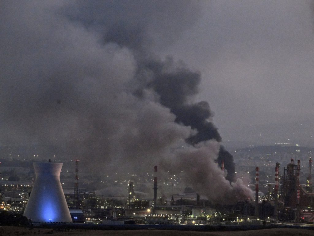 200 مليون دولار خسائر هجوم إيران على مصفاة حيفا في إسرائيل