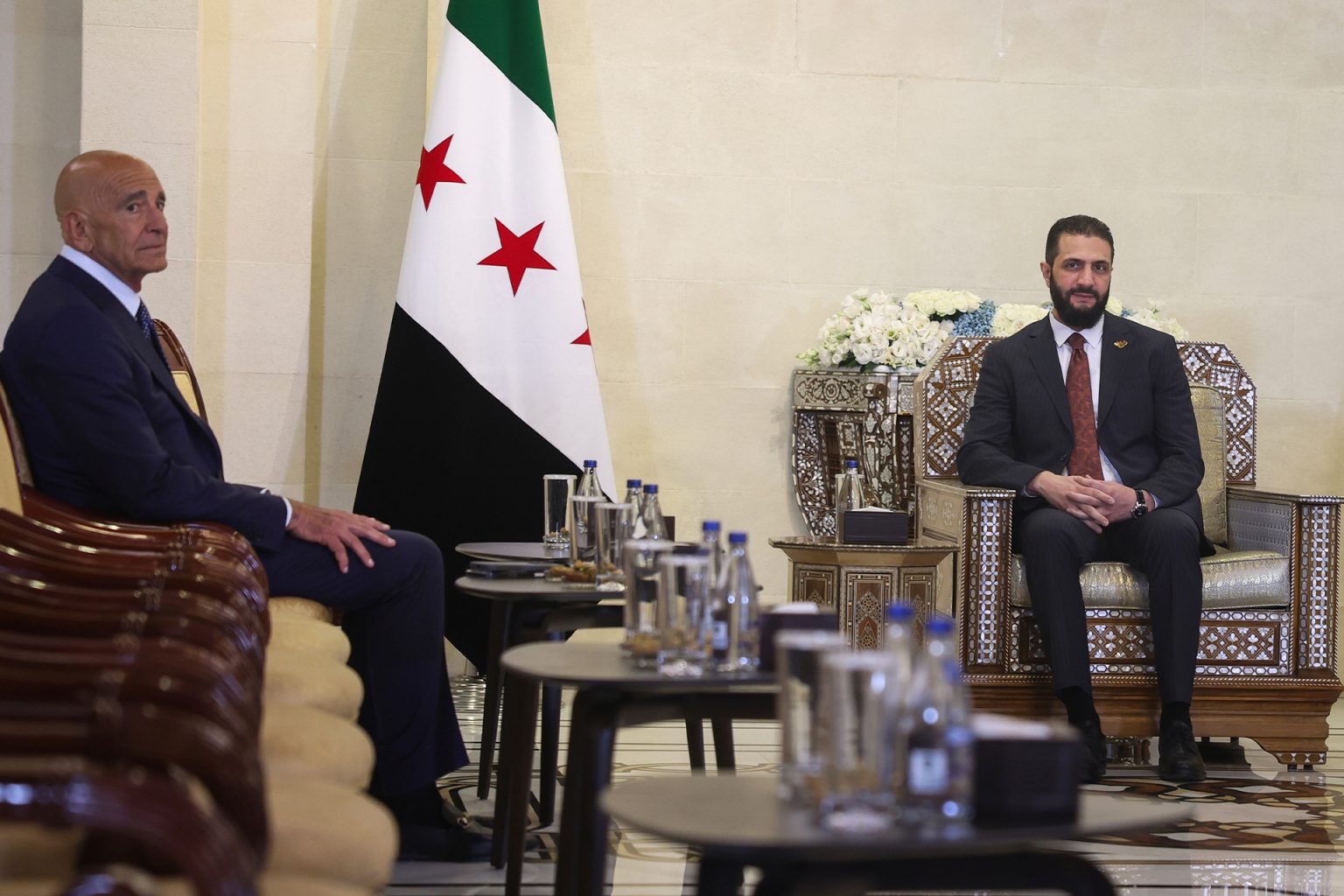 الشرع يلتقي المبعوث الأميركي إلى سوريا بشأن اتفاق قسد