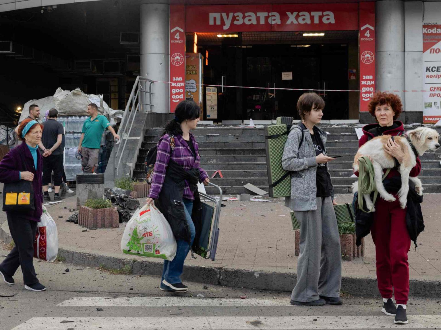 قتيلان ومصابون وحرائق بغارات روسية على كييف