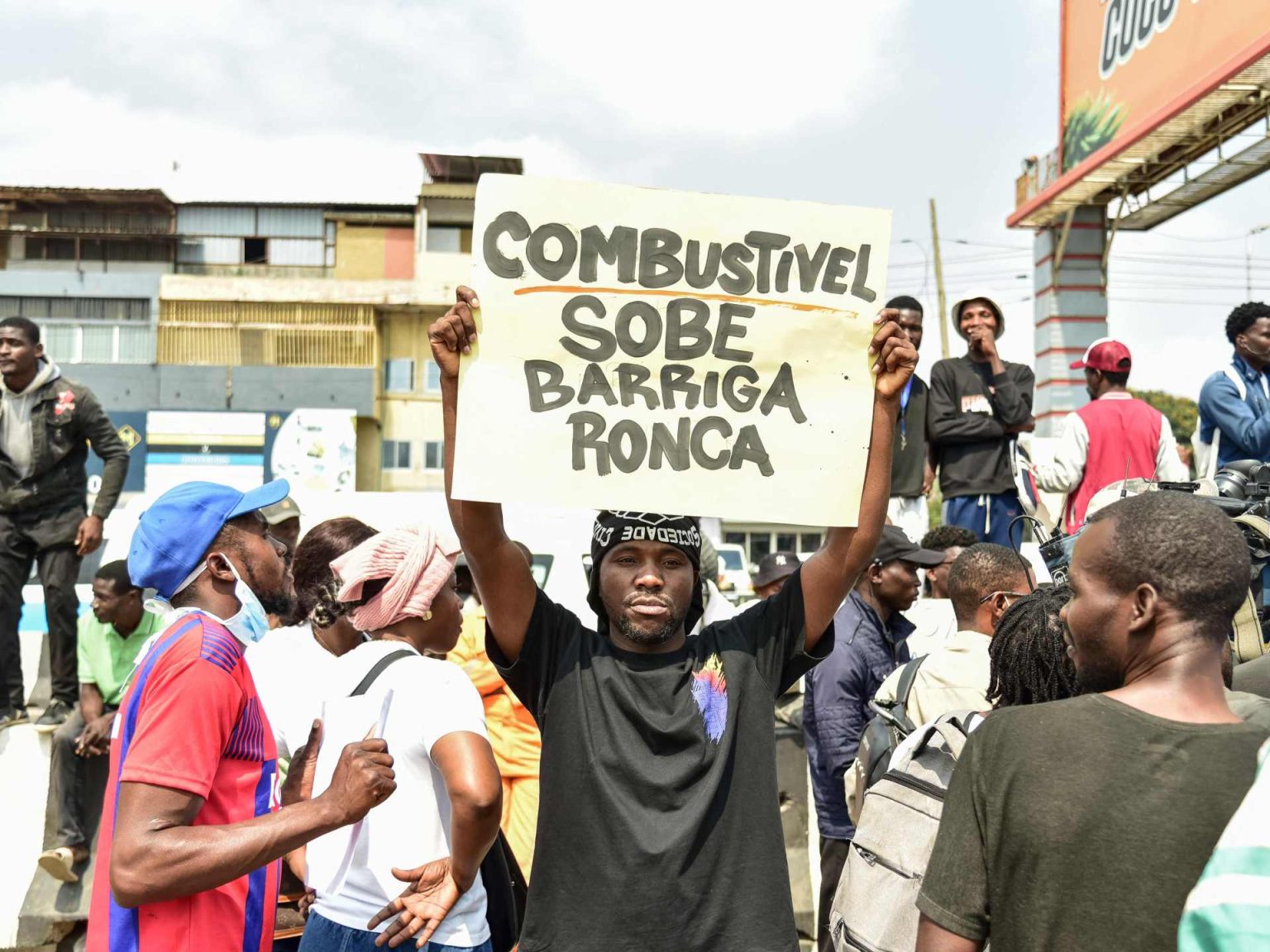 4 قتلى ومئات المعتقلين في احتجاجات بأنغولا ضد رفع أسعار الوقود