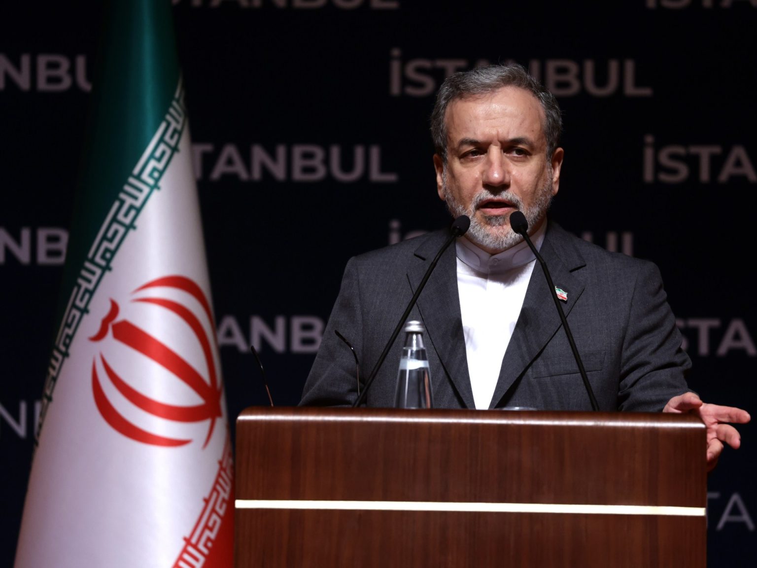 إيران والترويكا الأوروبية تتفقان مبدئيا على استئناف المحادثات النووية