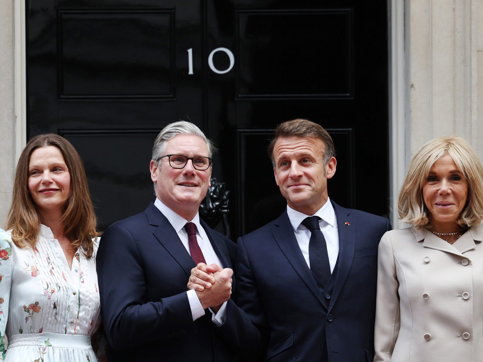 ماكرون وستارمر يتفقان على “رادع جديد” لقوارب الهجرة