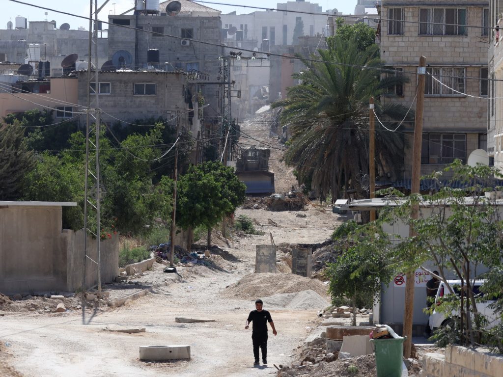 خبير: إسرائيل تحول الضفة لـ”معازل” وتسعى لاحتلال المنطقة “ج” بالكامل