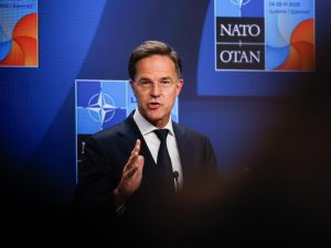 الأمين العام للناتو: روسيا تعيد بناء نفسها عسكريا بسرعة غير مسبوقة