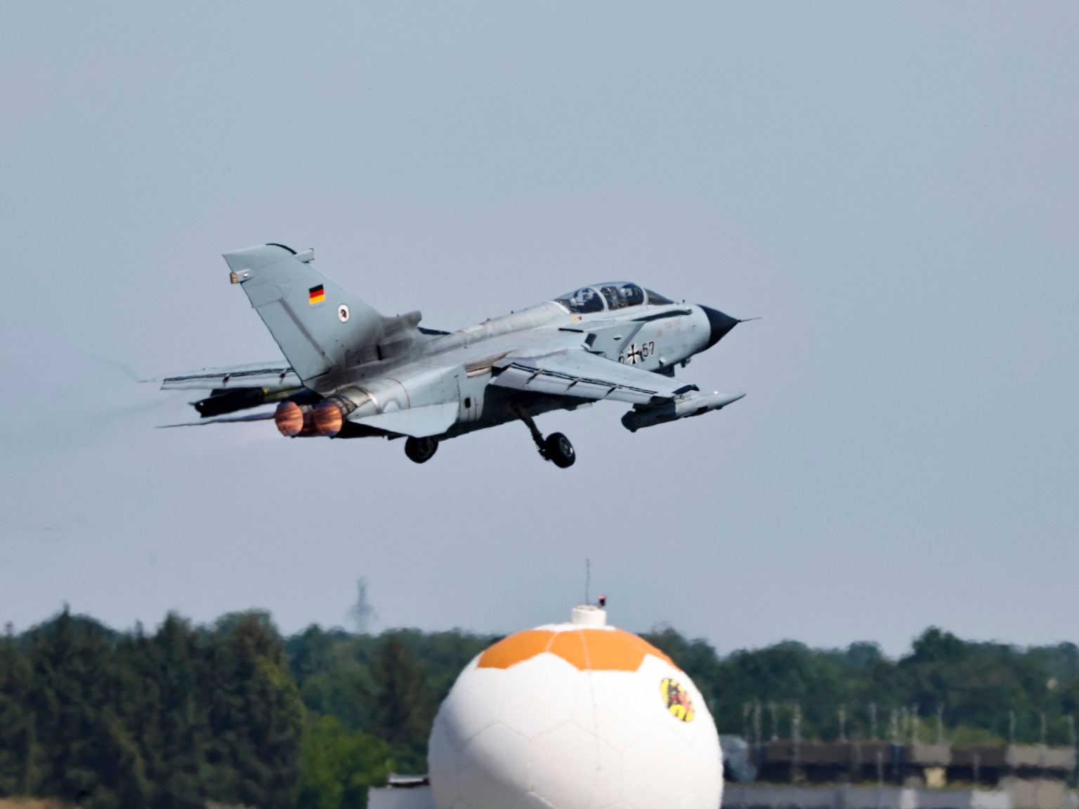 استهداف عسكري بالليزر يشعل أزمة بين الصين وألمانيا