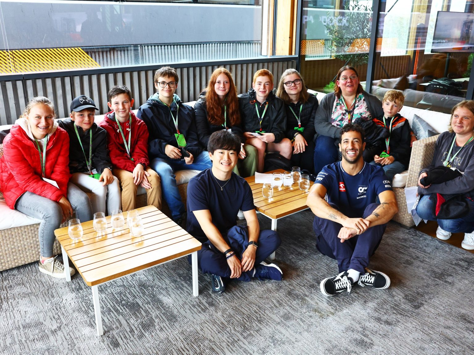 مراهقو أميركا يهجرون فيسبوك وإكس ويتوجهون نحو يوتيوب وتيك توك