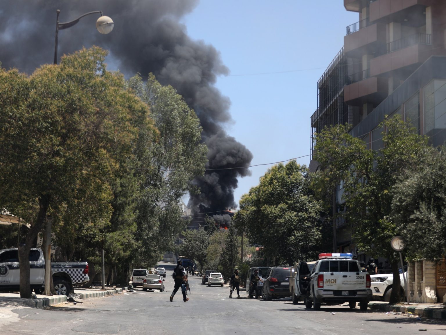 قصف إسرائيلي على الأركان السورية وكاتس يهدد بالتصعيد