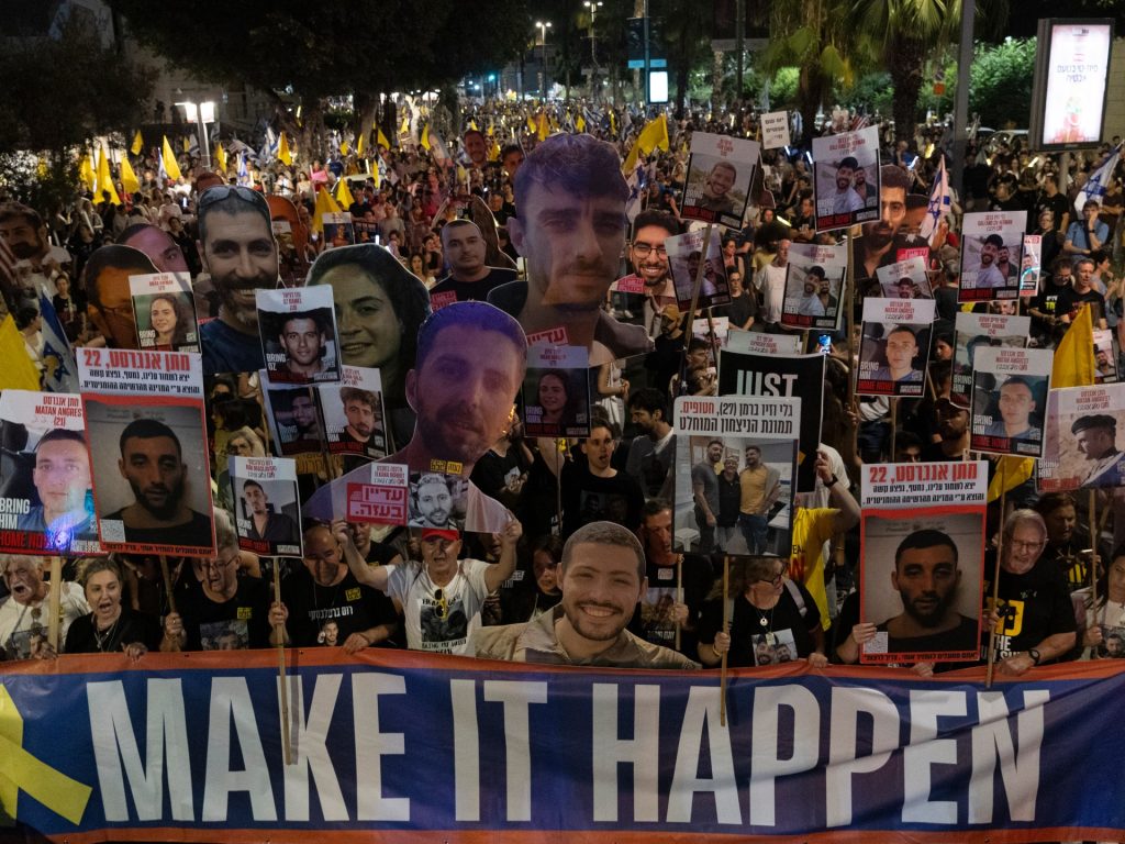 والد أسير بغزة: نأمل بفرض عقوبات على الدولة المريضة إسرائيل