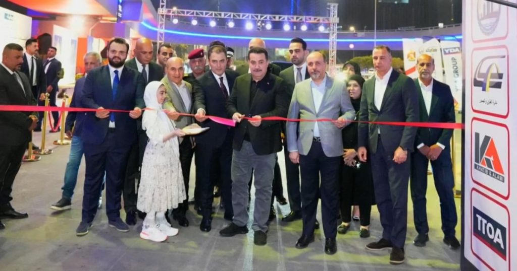 مغردون يلومون الحكومة بعد اصطدام قطار بشاحنة عقب افتتاح جسر ببغداد