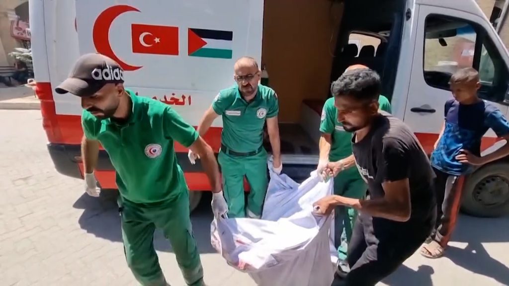 شهداء ومصابون في قصف لخيام النازحين بغزة والاحتلال ينعى مزيدا من جنوده