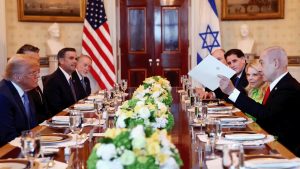 مغردون بعد ترشيح نتنياهو ترامب لجائزة نوبل للسلام.. مَن يرشح مَن؟