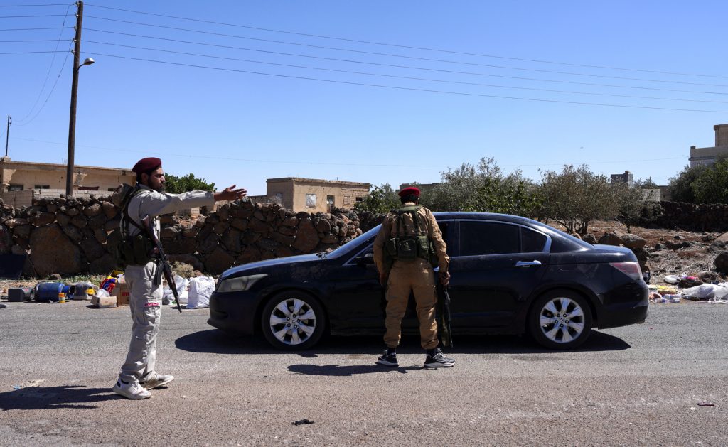 قيادي درزي بالسويداء: نحن مع الدولة السورية ولا نريد الحماية من أي جهة