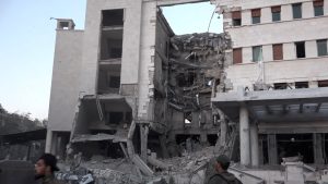 القصف الإسرائيلي يخلف دمارا واسعا بمبنى هيئة الأركان وسط دمشق