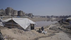 إسرائيل تفاقم الأزمة الإنسانية والمخاطر البيئية في قطاع غزة