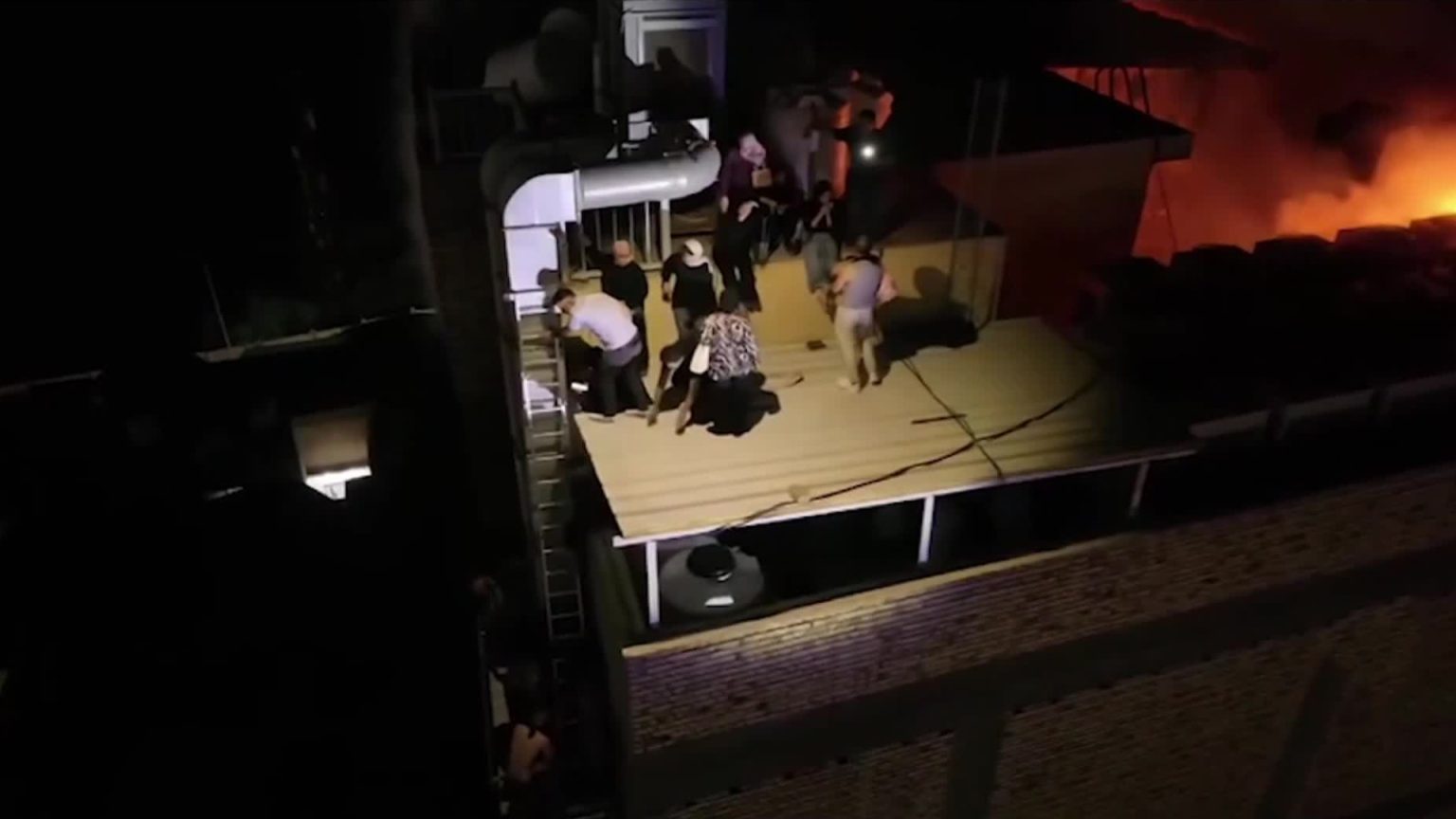 حريق ضخم في مركز تجاري بمدينة الكوت العراقية