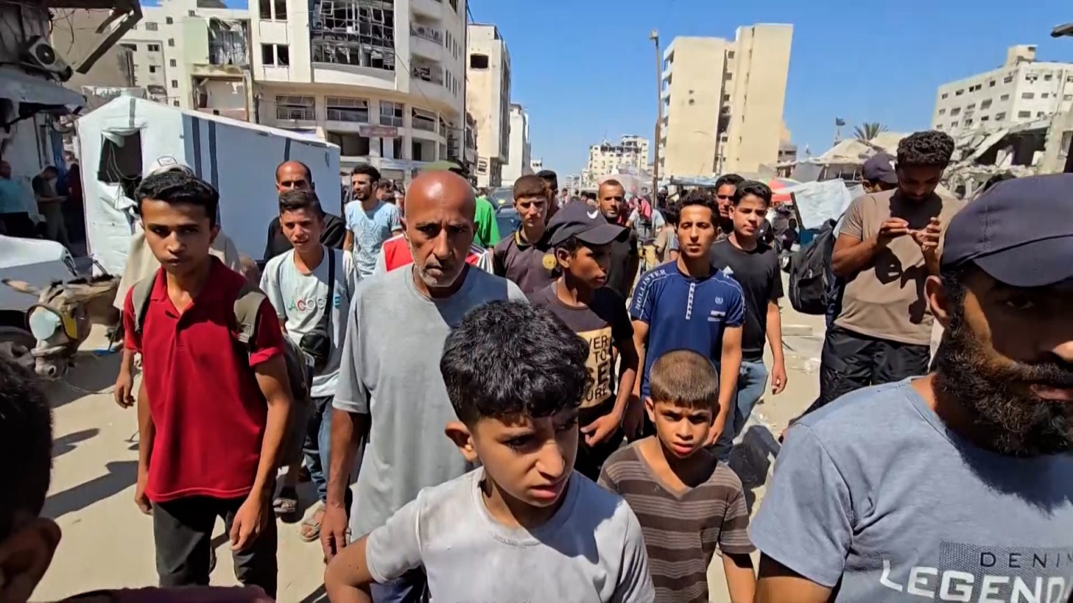 الإعلام الحكومي: 48 شاحنة مساعدات فقط دخلت الثلاثاء إلى غزة