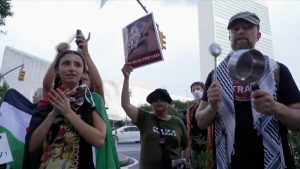 مظاهرة أمام مقر الأمم المتحدة تطالب بوقف تجويع أهالي غزة