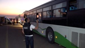 الهلال الأحمر السوري يواصل إجلاء مدنيين من محافظة السويداء