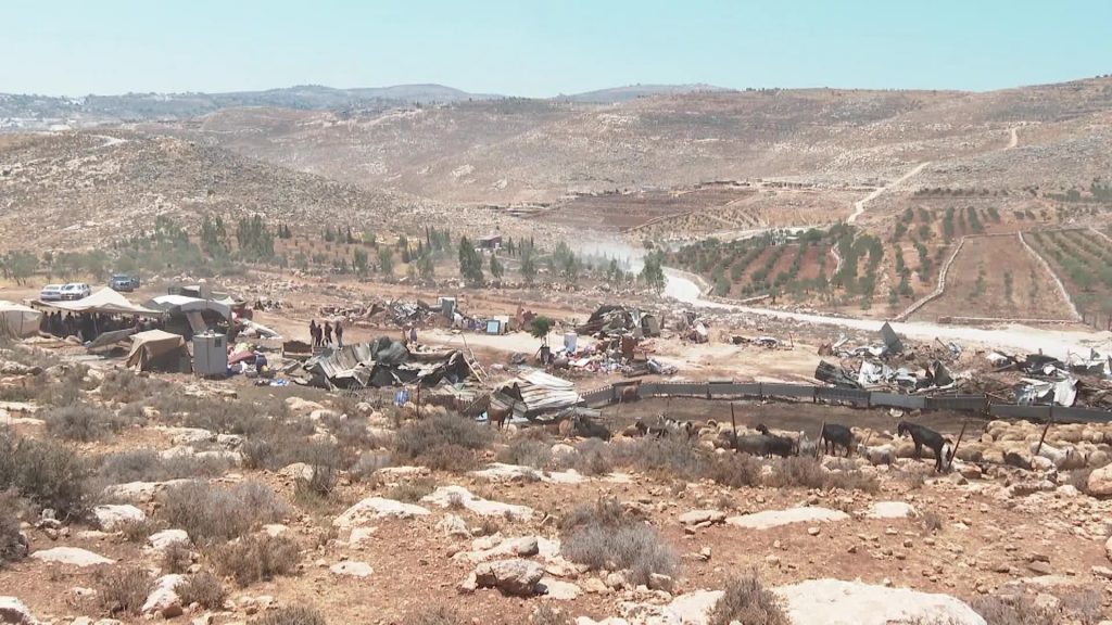 الاحتلال يواصل تجريف الأراضي وحفر الأنفاق بالضفة