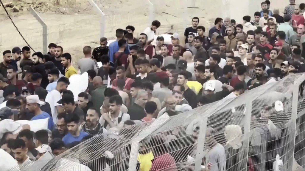 التجويع يواصل الفتك بسكان غزة ومنظمات دولية تحذر من “مسرحية المساعدات” | أخبار