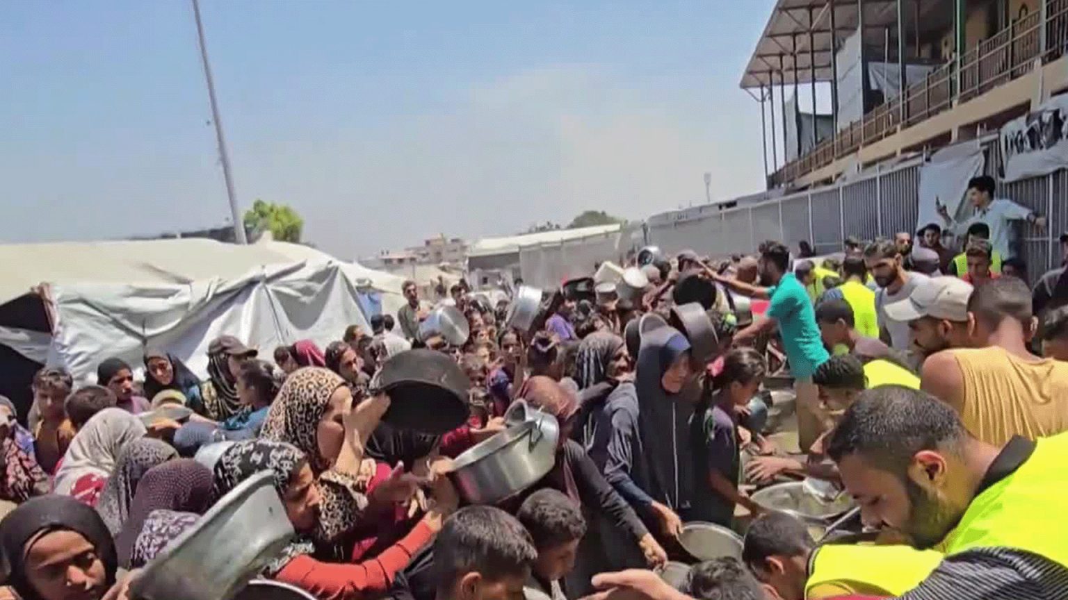 مجاعة طاحنة تضرب قطاع غزة وطوابير مجوعين طويلة