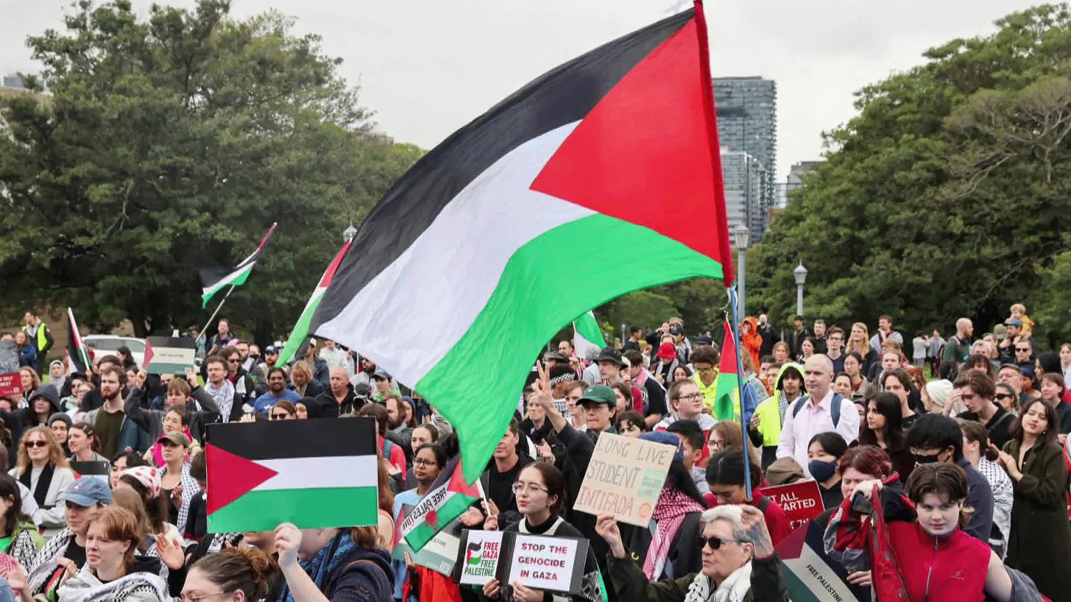 كيف علق مغردون على عزم كندا الاعتراف بدولة فلسطين؟