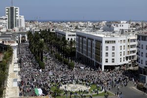 عشرات الآلاف يتظاهرون في مدن عربية ضد التجويع والحرب على غزة