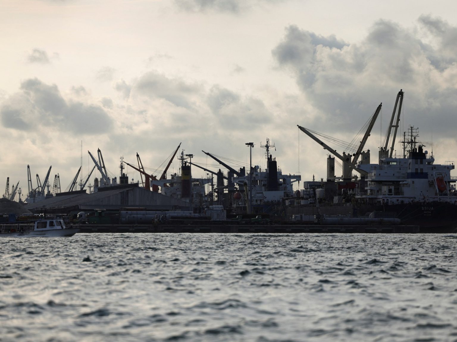 النقد الدولي يدعو نيجيريا لإعادة تكييف ميزانيتها لانخفاض أسعار النفط