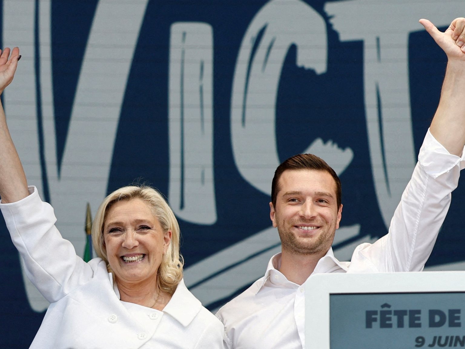 تفتيش مقر حزب لوبان في فرنسا وسط شكوك بشأن تمويل حملات انتخابية