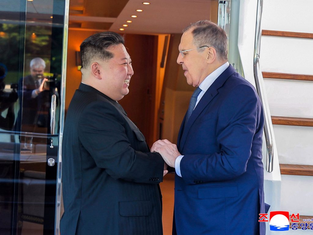 كيم يؤكد للافروف دعم كوريا الشمالية الكامل لروسيا في حرب أوكرانيا