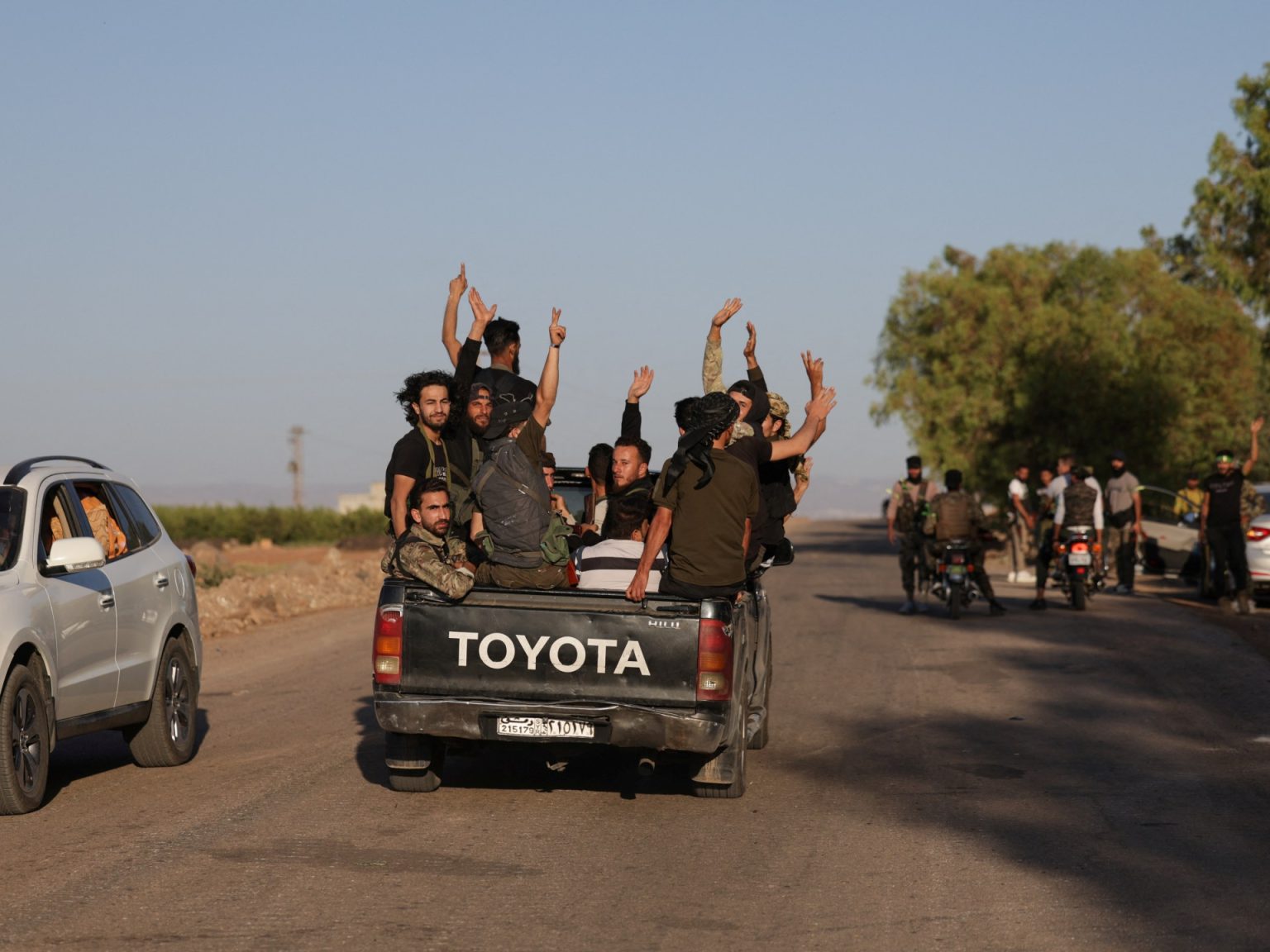 قوات العشائر تخوض اشتباكات في السويداء والداخلية تستعد لدخول المدينة