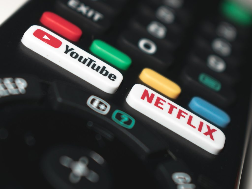 معركة على المشاهدين بين نتفليكس ويوتيوب