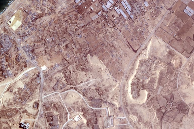 صور أقمار صناعية تظهر تكدس ومعاناة النازحين أمام نقطة المساعدات الأمريكية