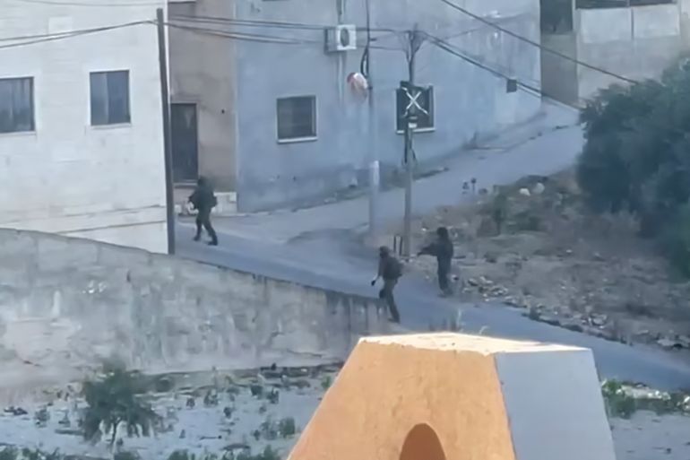 **داخلية** جنود الاحتلال يكثفون من مداهمة بلدات وقرى الضفة الغربية