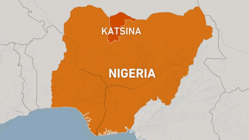 يقول المسؤولون إن المسلحين يقتلون 27 على الأقل في هجوم مسجد في شمال نيجيريا