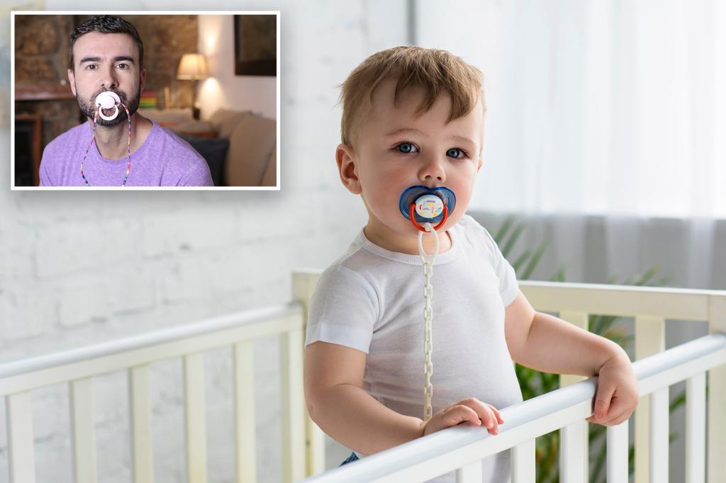 يستخدم البالغون المجهدون مصاصة للراحة والنوم