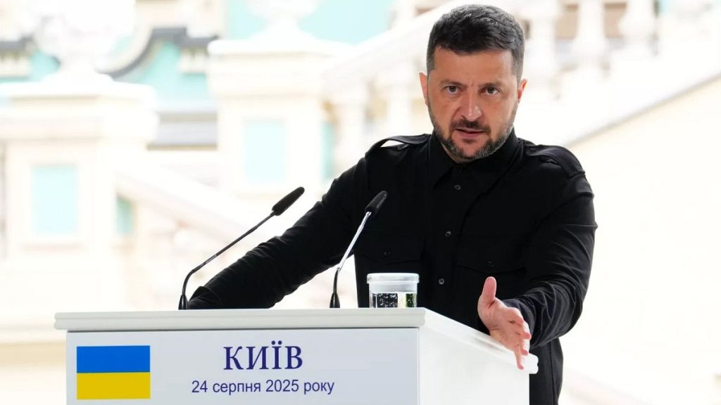 يمثل Zelenskyy يوم الاستقلال من الاتحاد السوفيتي الذي يتعهد بالقتال من أجل أوكرانيا والدفاع عنه