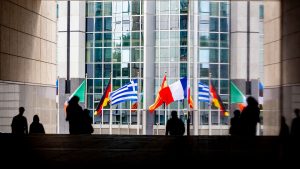 يحذر MEPs من مكافأة العدوان الروسي قبل محادثات ألاسكا