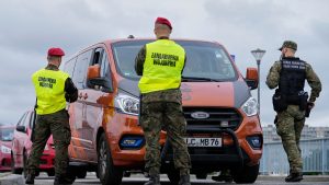 تمتد بولندا على الضوابط الحدودية مع ألمانيا وليتوانيا حتى أكتوبر