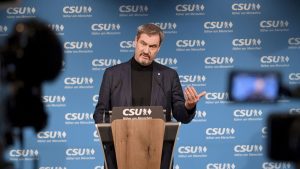 يدعو رئيس الوزراء الحكومي البافاري ماركوس سودر إلى التوقف إلى بدل المواطن للاجئين الأوكرانيين