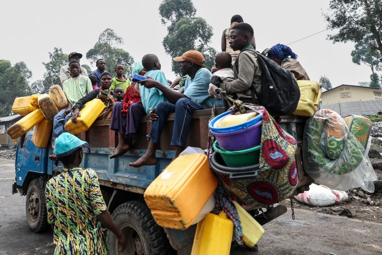 يتسابق سكان جوما لدفن 2000 جثة من الصراع