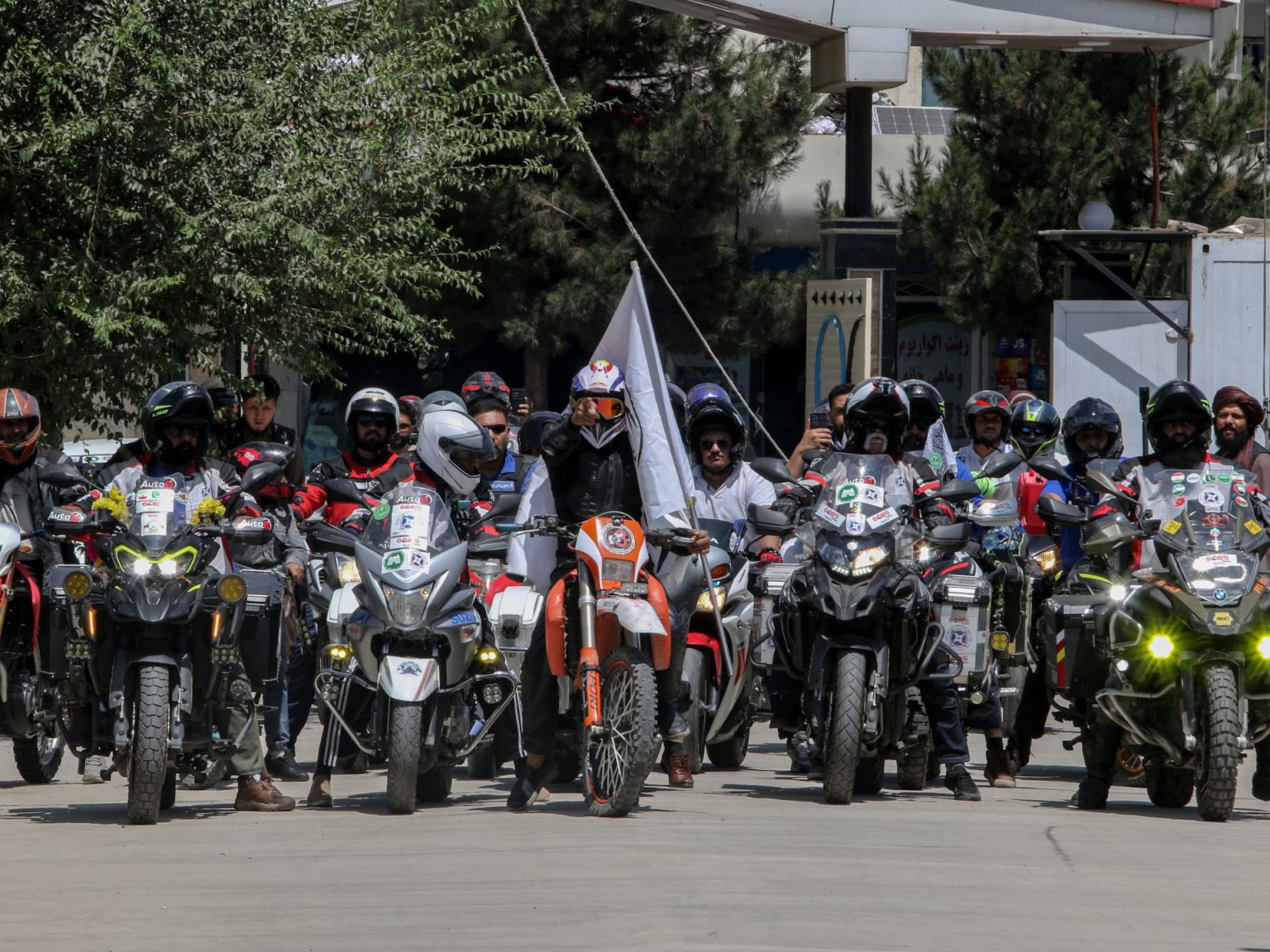 أفغانستان تتهم باكستان بشن هجمات جوية على أراضيها وتستدعي السفير