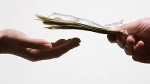 هل يجوز احتساب الصدقة من زكاة المال؟.. اعرف الموقف الشرعي