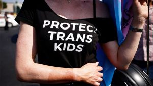 ينظم قانون إيطاليا معاملة الانتقال بين الجنسين للقاصرين