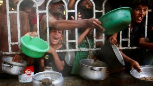 تخطط إسرائيل لنقل الفلسطينيين إلى جنوب غزة بعيدًا عن الهجوم العسكري